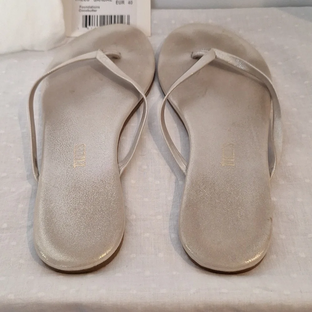 TKEES Women's Sandals in Shimmery Champagne Color Size 9/40